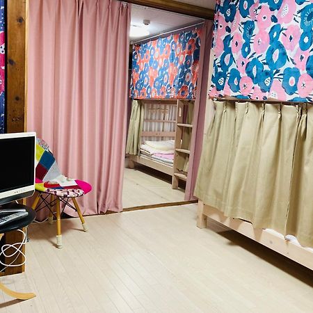 אמאמי Guesthouse Perche Female Only מראה חיצוני תמונה
